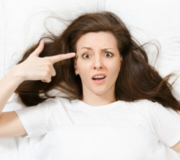 عوارض خوابیدن با موی خیس